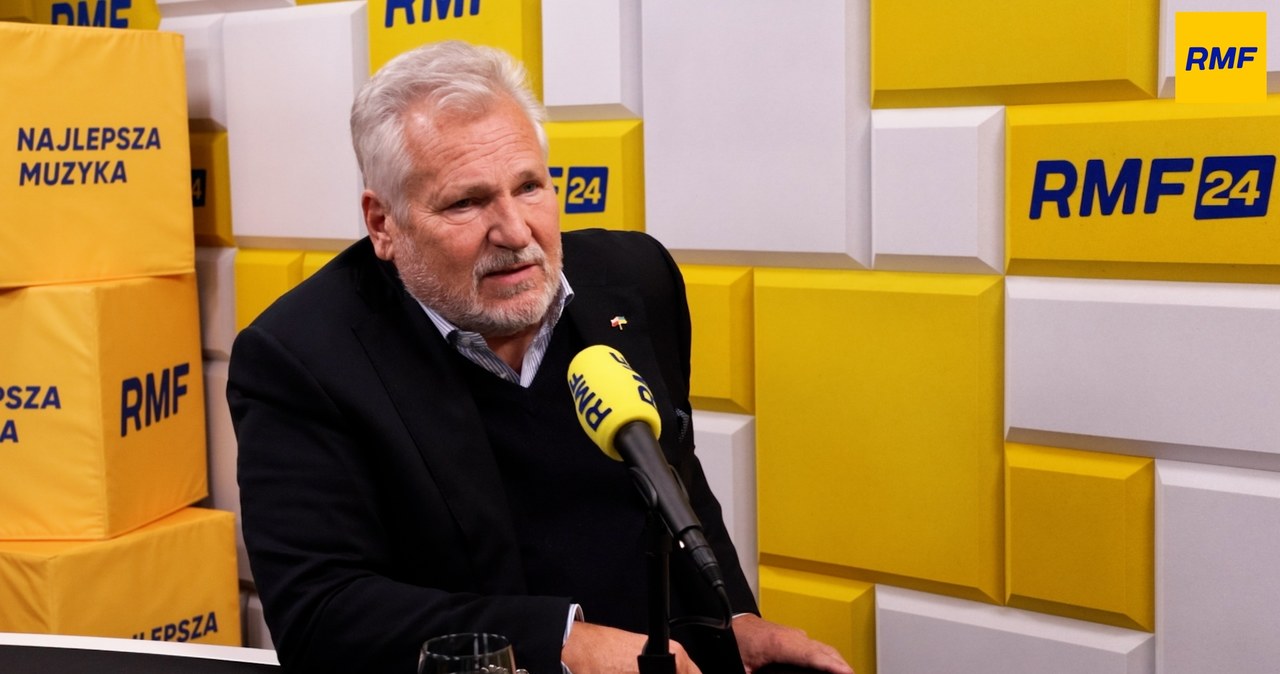 Radość, uśmiechy i klaksony. Kwaśniewski wspomina wejście Polski do UE
