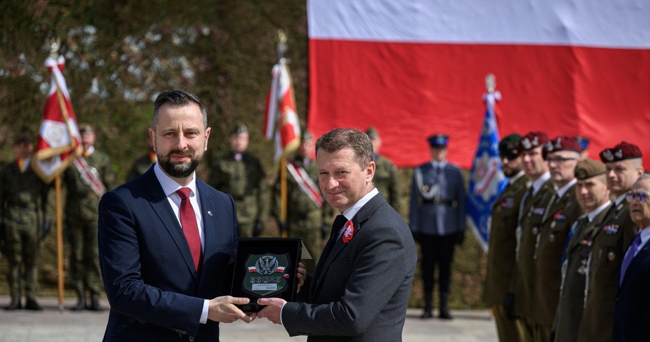 Szef MON: Racja stanu Rzeczpospolitej – być w UE i NATO