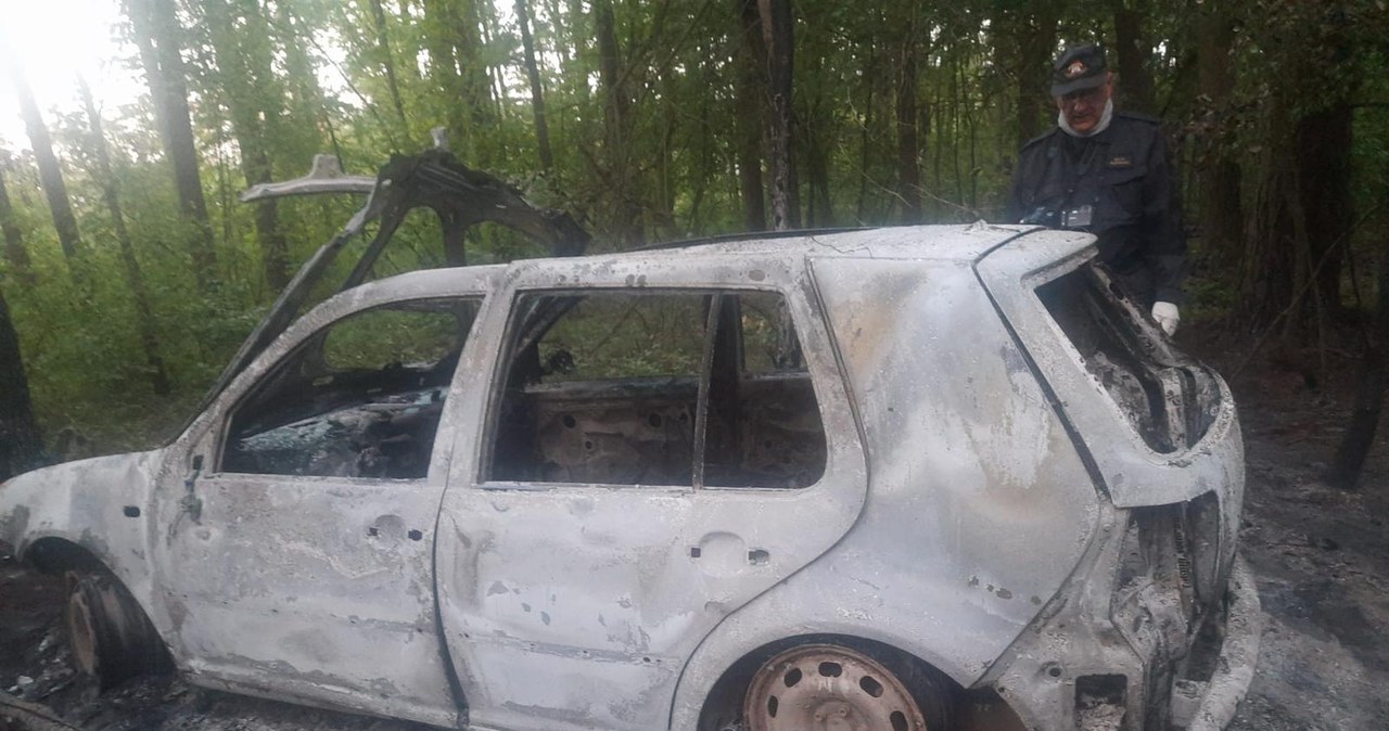 Zwęglone zwłoki w samochodzie. Policja ustaliła tożsamość ofiary