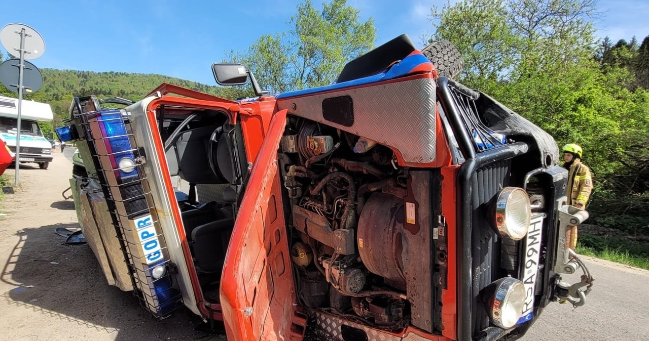 Ratownicy GOPR jechali pomóc turyście. Sami zostali ranni