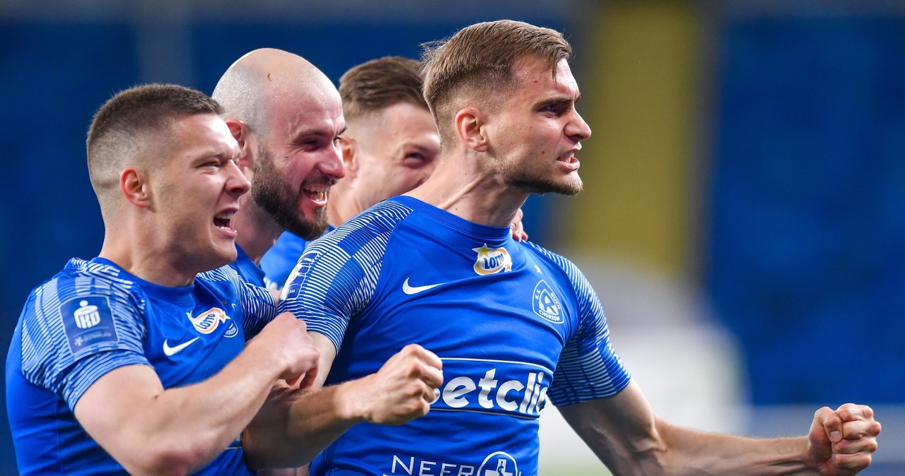 Ekstraklasa piłkarska: Niespodzianki w Krakowie i Chorzowie, szansa lidera