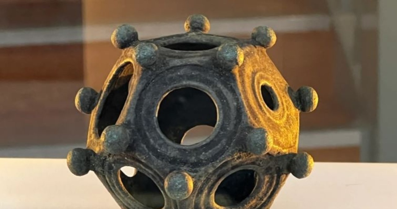 Archeologiczna enigma. Rzymski dwunastościan wystawiony na pokaz