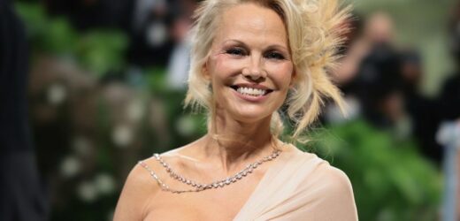 Pamela Anderson zadebiutowała na Met Gali. Zachwyciła elegancką kreacją
