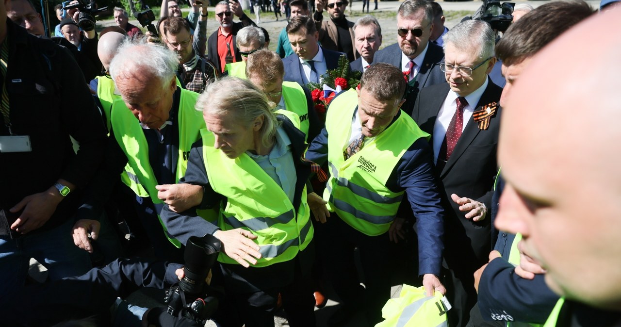 Rosyjski ambasador „gorąco” powitany na cmentarzu