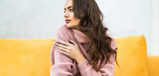 Siedzisz w ten sposób? Uważaj, bo bardzo sobie tym szkodzisz