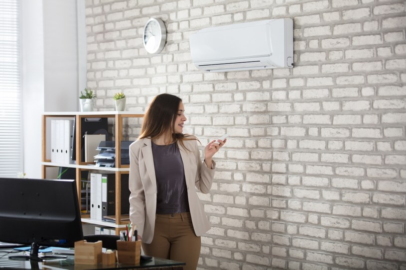Nastawiasz klimatyzację na najniższą temperaturę? To szkodzi twojej wydajności w pracy