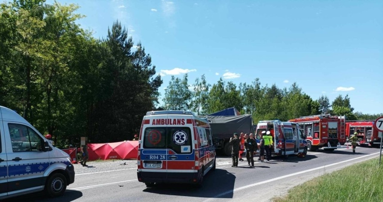 Tragiczny wypadek z udziałem wojskowej ciężarówki na Podkarpaciu. Zginęły dwie osoby
