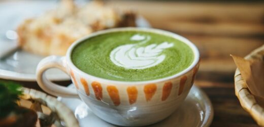 „Eliksir nieśmiertelnych” – czym jest matcha i jak zrobić z niej latte?