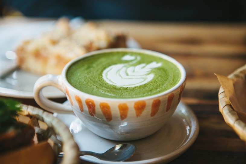 „Eliksir nieśmiertelnych” – czym jest matcha i jak zrobić z niej latte?