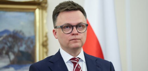 Hołownia: Niepotrzebna nam dziś kolejna wojna o zdejmowanie krzyży