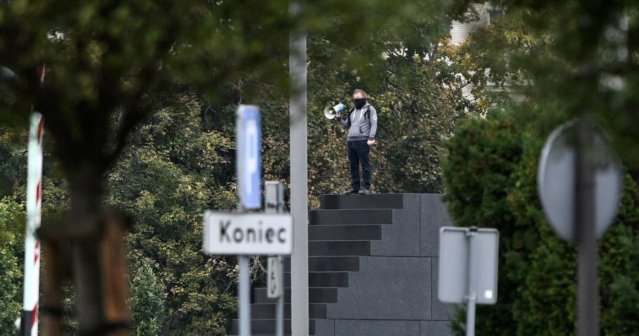 Groził, że się wysadzi na pomniku smoleńskim. Jest akt oskarżenia
