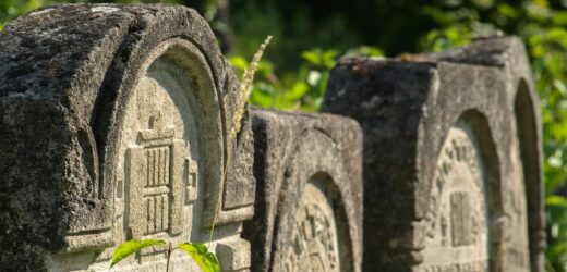 ​Macewa była deklem od studzienki. Trafiła do Bet Tahary