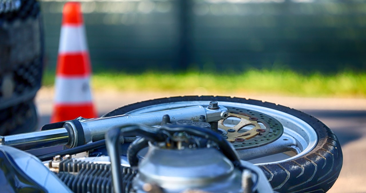 Warmińsko-mazurskie: Tragiczny wypadek z udziałem motocyklistów i motorowerzysty