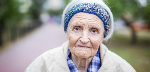 Emerytura bez żadnych lat pracy. Czy ZUS wypłaci pieniądze, jeśli w ogóle się nie pracowało?