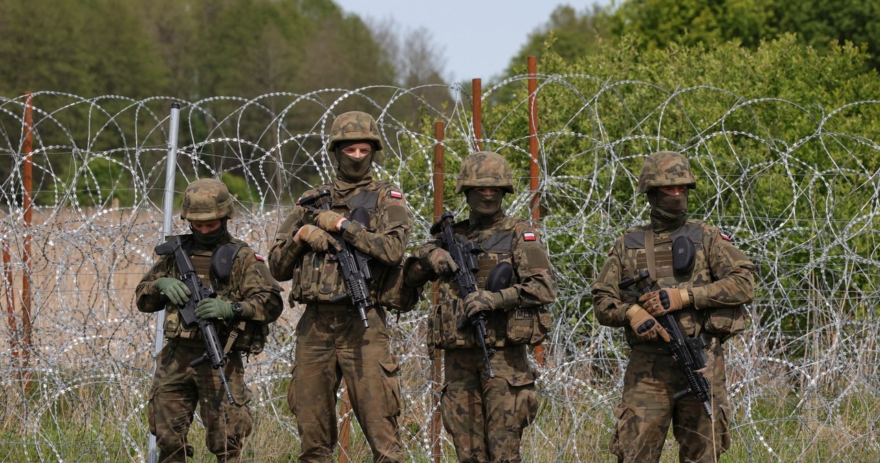 Wojna hybrydowa na granicy. Tusk o rosyjskiej grze: Tysiące migrantów