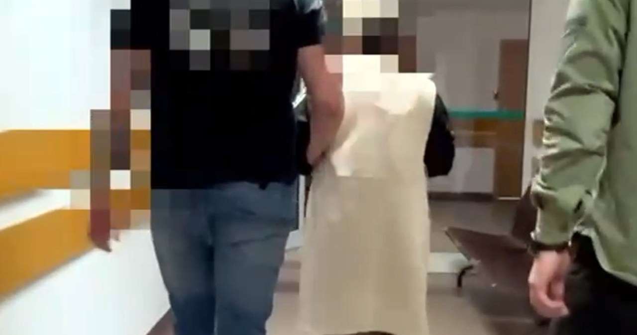 „Rodzinny biznes” przerwany przez policjantów. Matka i syn oszukiwali seniorów