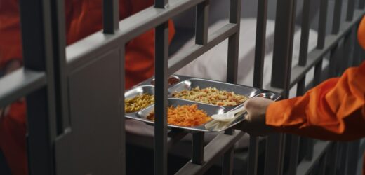 Przeludnione więzienia. Nietypowy sposób na rozwiązanie problemu