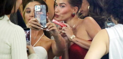 Strawberry make-up hitem lata 2024. Zobacz, jak pomalować się niczym największe influencerki