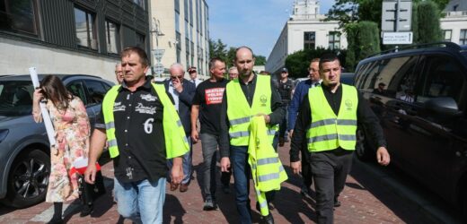 Rolnicy zakończyli strajk głodowy w Sejmie. Dostali zaproszenie na spotkanie