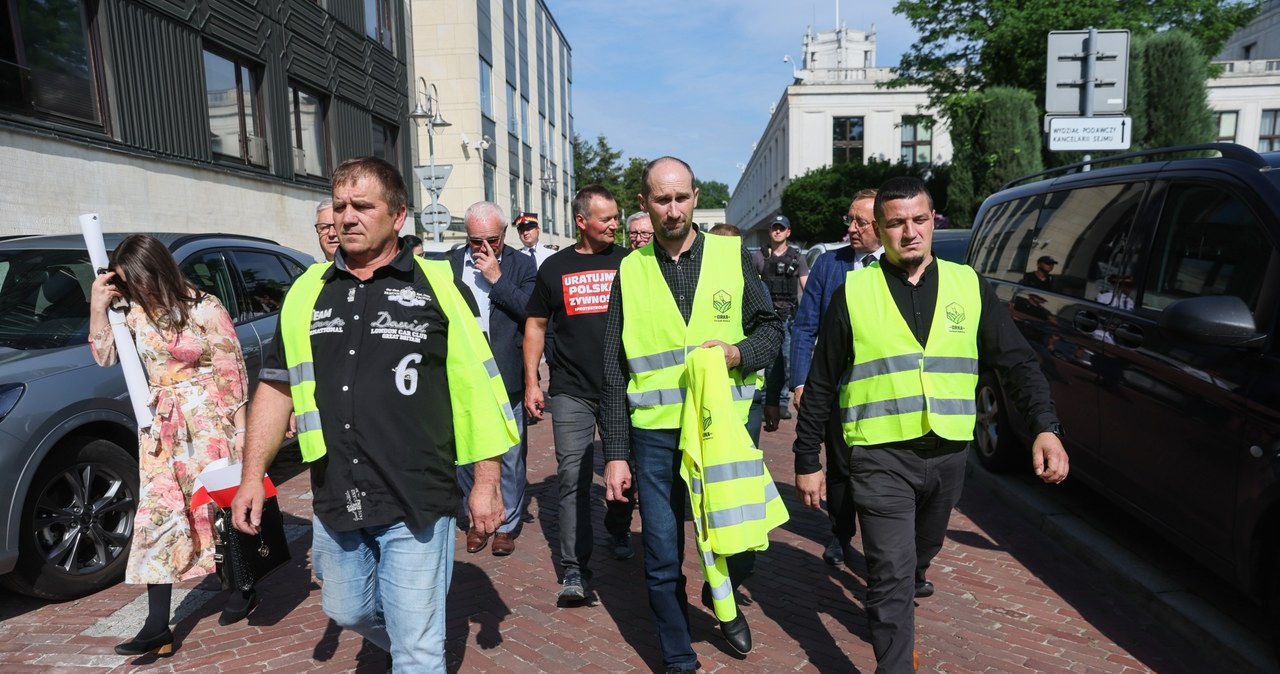 Rolnicy zakończyli strajk głodowy w Sejmie. Dostali zaproszenie na spotkanie