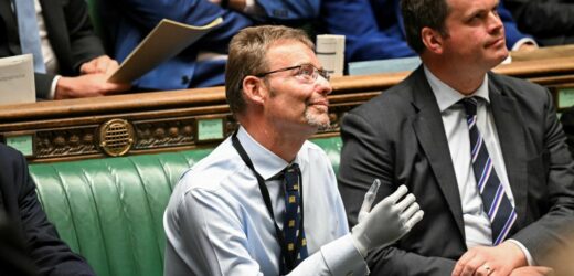 Przez sepsę stracił ręce i nogi. Izba Gmin powitała go owacjami