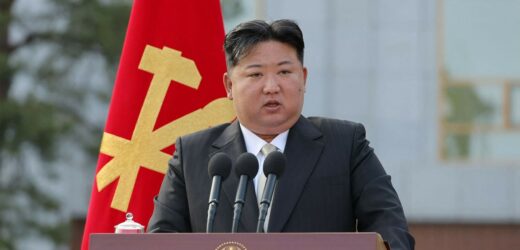 Kim Dzong Un dorównał Kim Ir Senowi? „Jego kult rośnie”