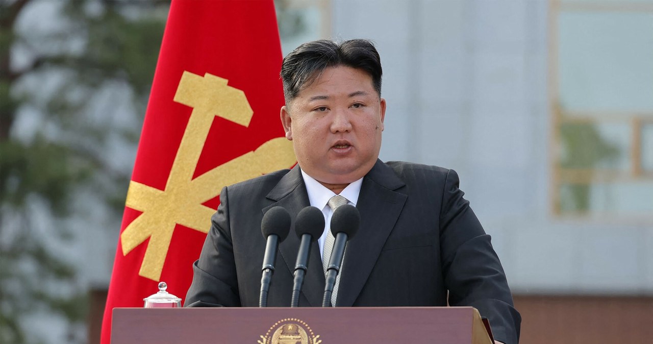 Kim Dzong Un dorównał Kim Ir Senowi? „Jego kult rośnie”