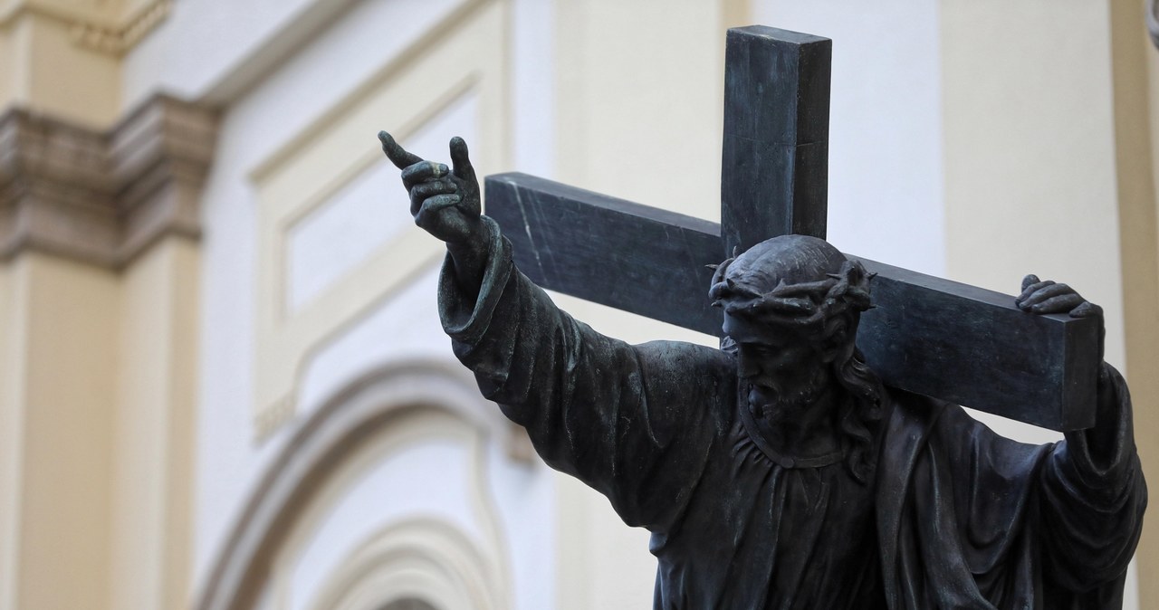 „Nawet 8 mld zł dla Kościoła rocznie”. Lewica chce raportu od premiera