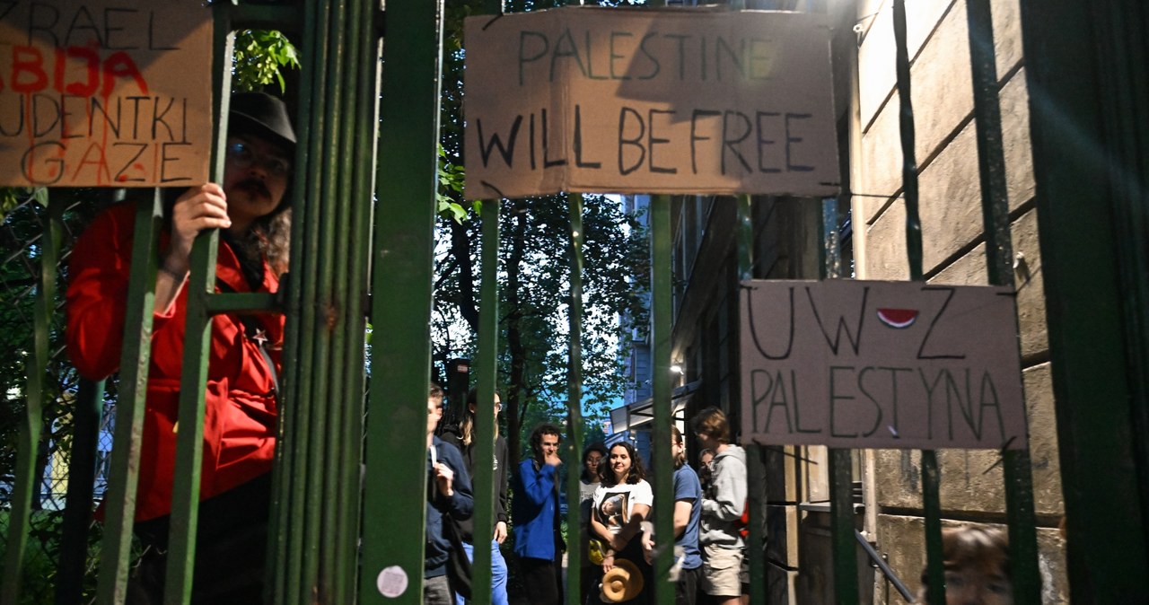 Żądają od rektora zerwania współpracy z Izraelem. Coraz głośniejszy protest na UW