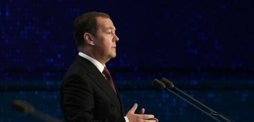 Miedwiediew o słowach Sikorskiego: Postanowił przestraszyć swoich panów