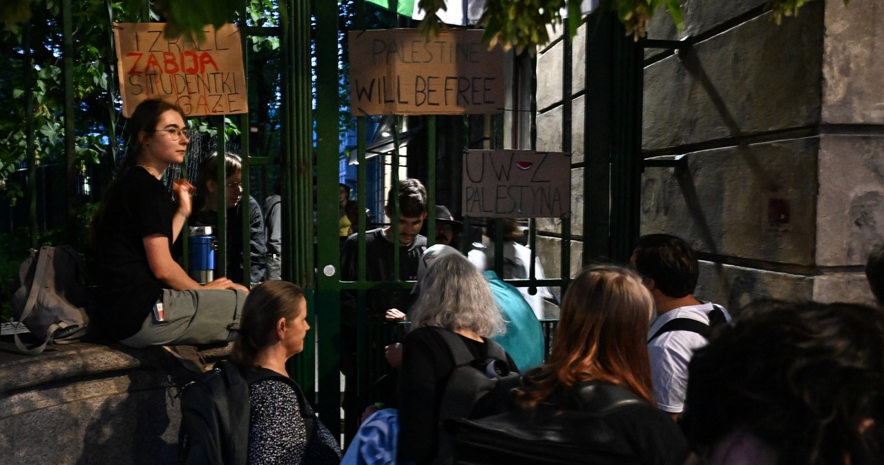 Kolejna noc protestu studentów. Chodzi o współpracę UW z Izraelem
