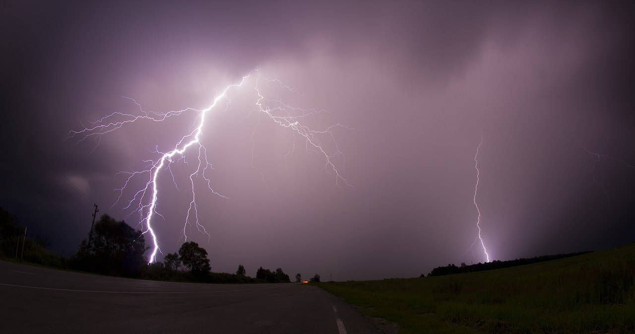 Alerty dla połowy Polski. IMGW prognozuje groźne burze