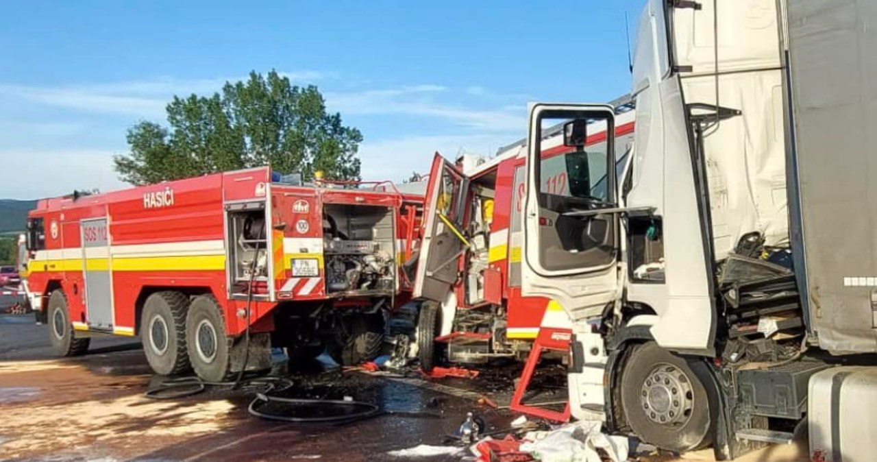Wypadek z udziałem polskiej ciężarówki na Słowacji. Nie żyje dwóch strażaków