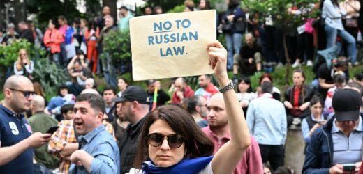 „Rosyjska ustawa” wejdzie w życie. Protesty w Gruzji po decyzji parlamentu