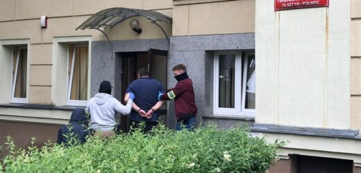 Wywrotka taranowała auta. Jest zarzut dla kierowcy