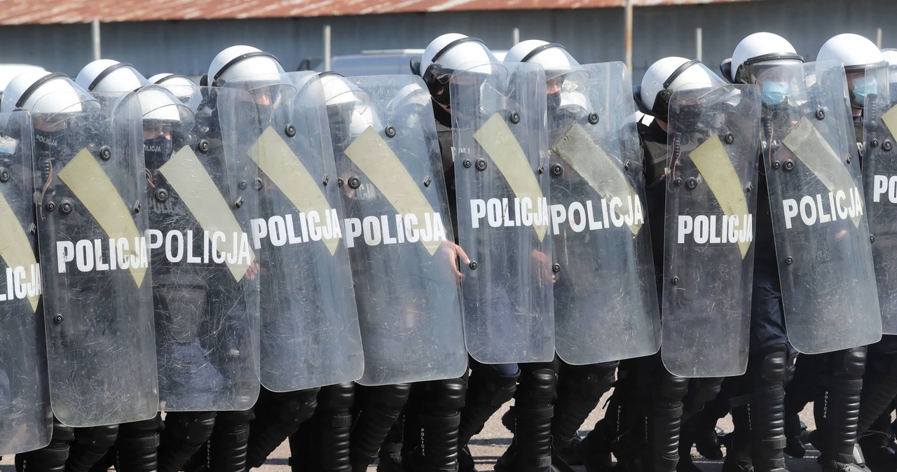 Policjanci wesprą SG i wojsko przy zaporze. Jest decyzja