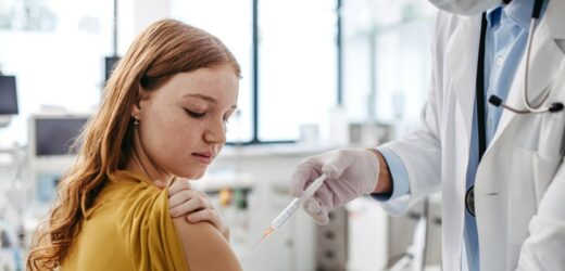 Zmiany w programie szczepień przeciw HPV. Będą w każdej szkole?