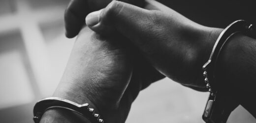 20-latek w bestialski sposób zabił rodziców. Zapadł wyrok