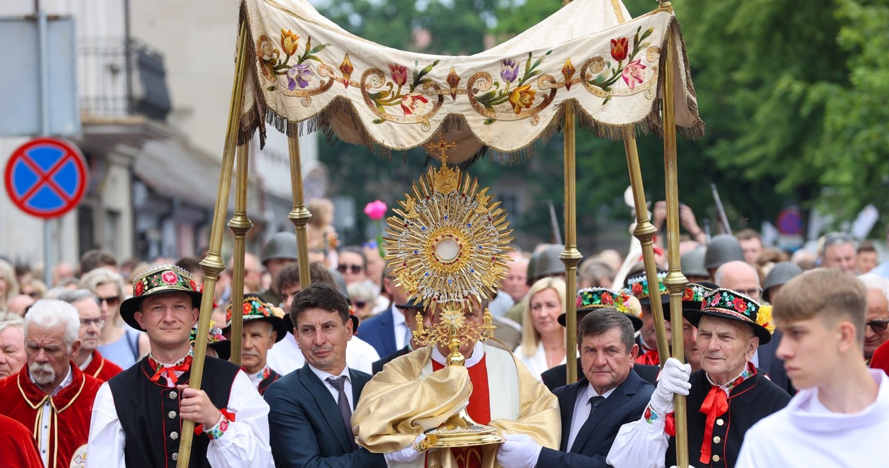 Prymas: Obecność Chrystusa ważna dziś, w epoce plagi indywidualizmu i samotności