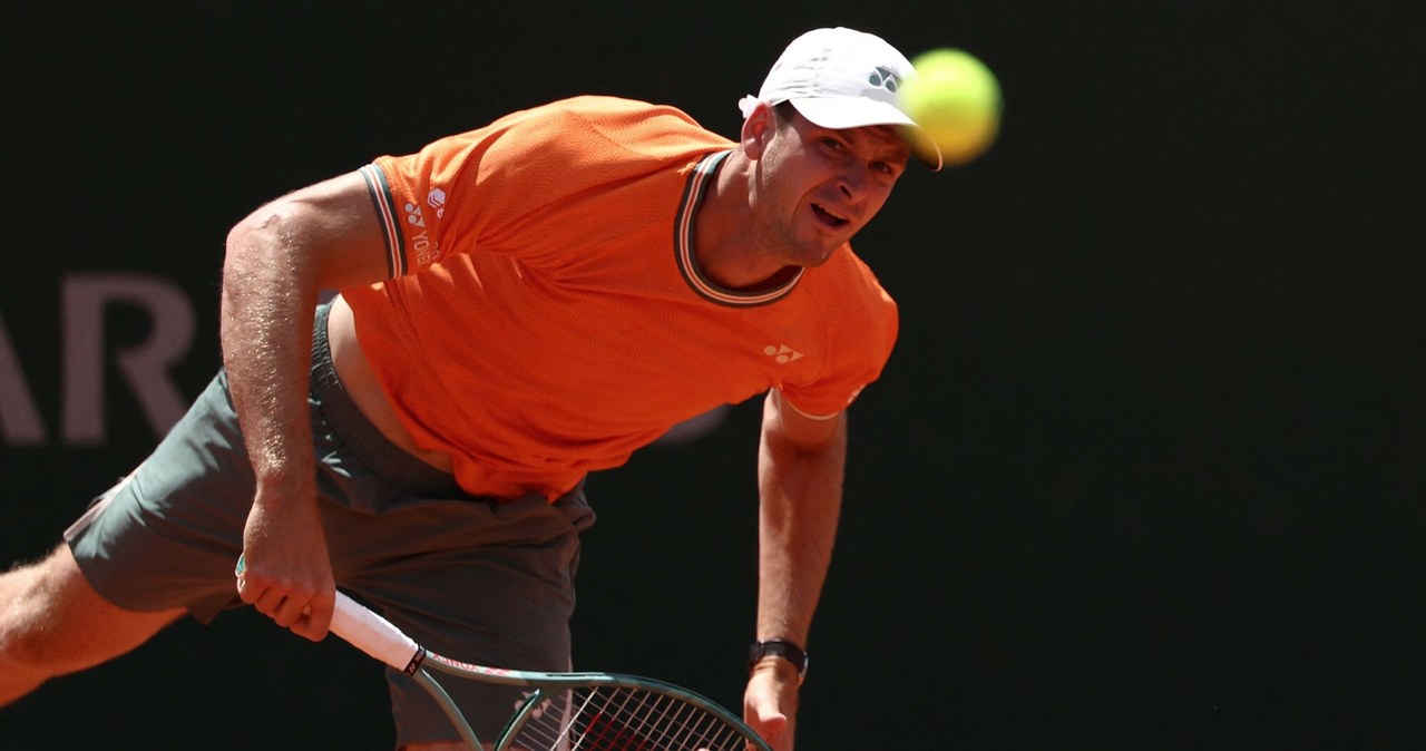 30 godzin i wreszcie koniec. Hubert Hurkacz w 3. rundzie French Open!