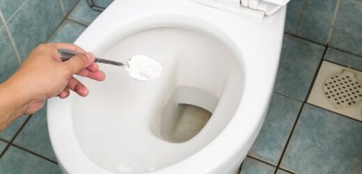 Wrzuć odrobinę do sedesu. Osady i zacieki znikną w mgnieniu oka