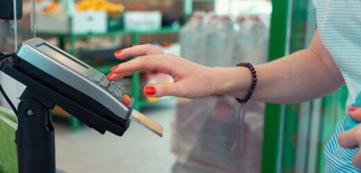 Kasa samoobsługowa ciągle się blokuje? W markecie zastosuj jeden trik