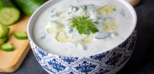 Orzeźwiający sos idealny na upalne dni. Doskonale smakuje z mięsem, pieczywem i warzywami