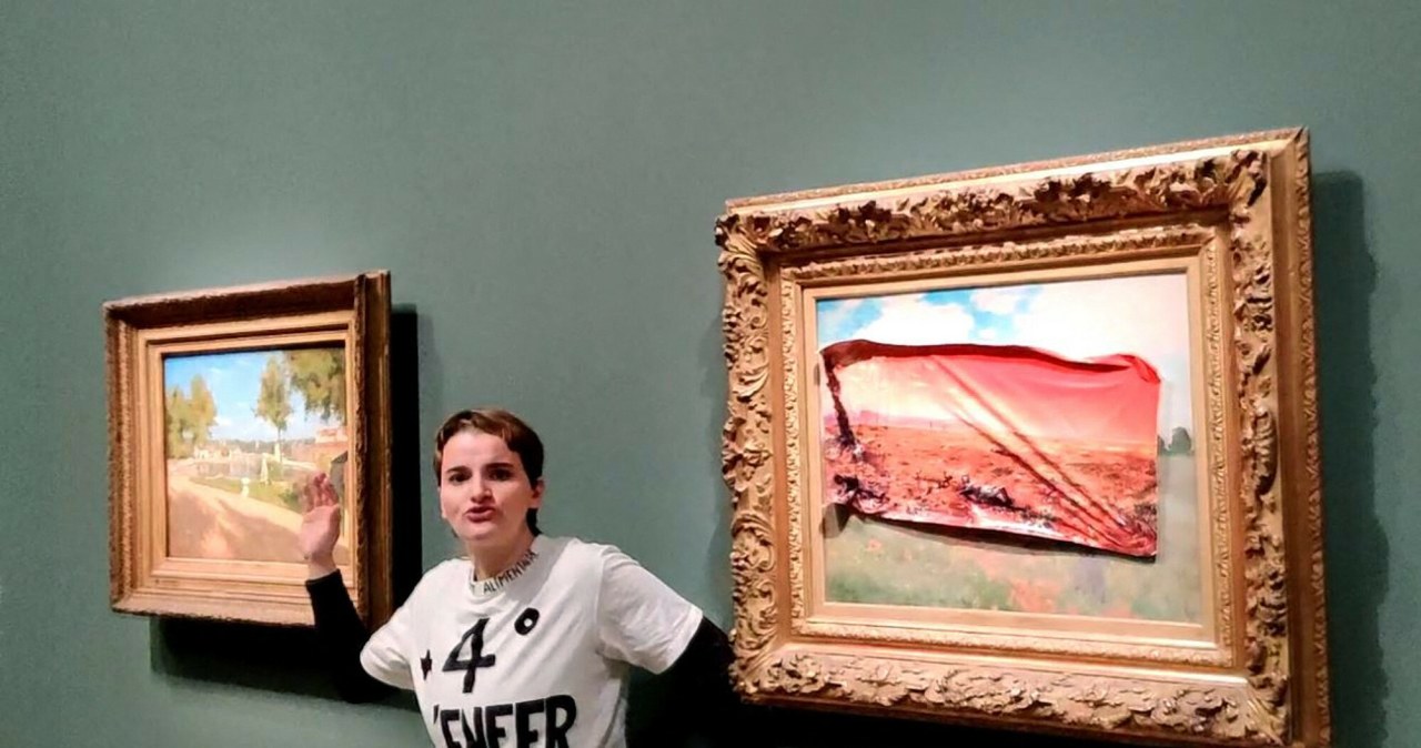 Nalepiła kartkę na obraz Moneta. Skandal w paryskim muzeum