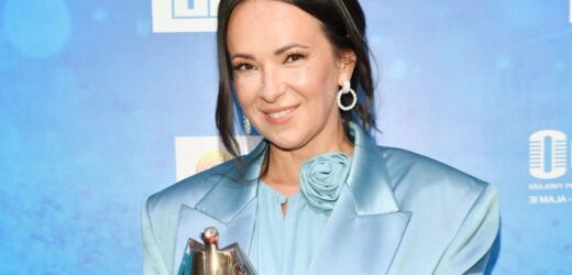 Głębokie rozcięcie i wysokie obcasy. Kasia Kowalska zachwyciła stylizacją w Opolu