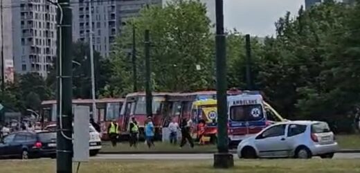 Wypadki w Śląskiem. Ranni w Cieszynie, w Katowicach wykoleił się tramwaj
