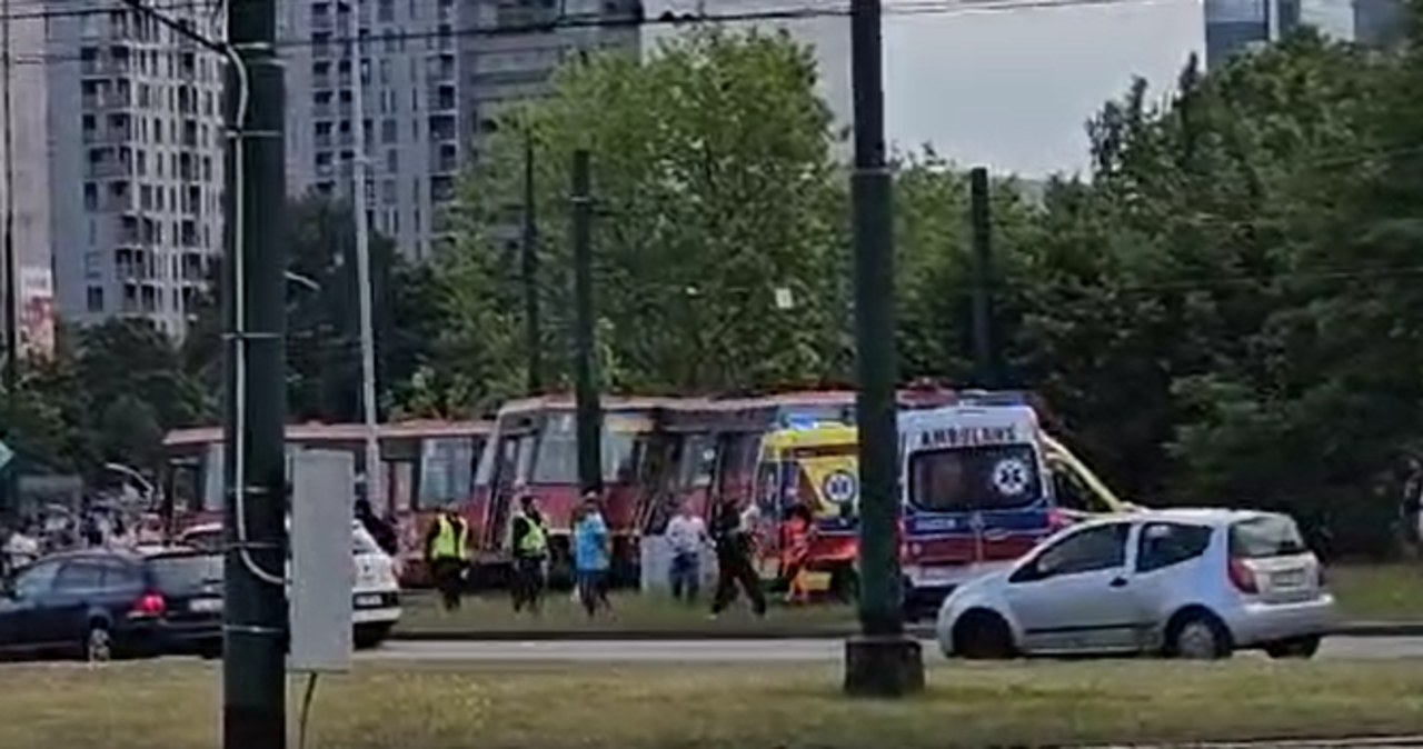 Wypadki w Śląskiem. Ranni w Cieszynie, w Katowicach wykoleił się tramwaj
