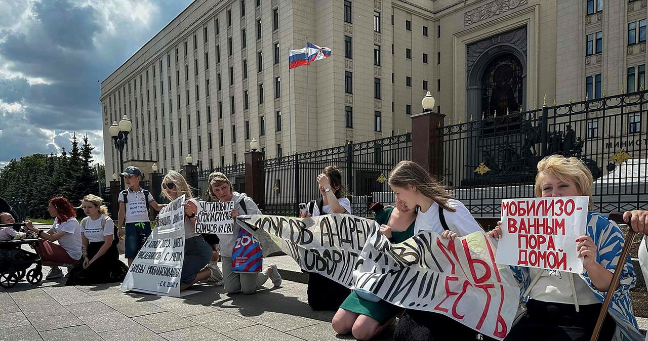​Żony rosyjskich żołnierzy demonstrowały przed ministerstwem obrony w Moskwie