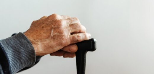 Próbował okraść nieustępliwego seniora. 54-latek z zarzutami