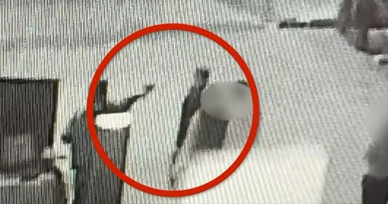 Atakował przechodniów bronią pneumatyczną. Szuka go policja